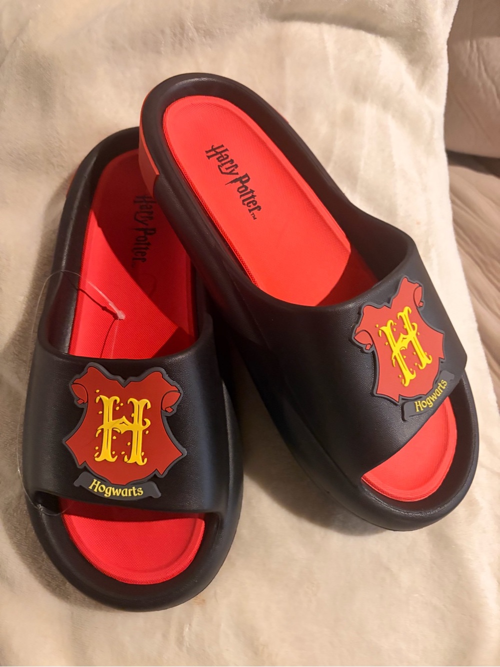 Warner Bros. Mens Black and Red Hogwarts Slide Sandals